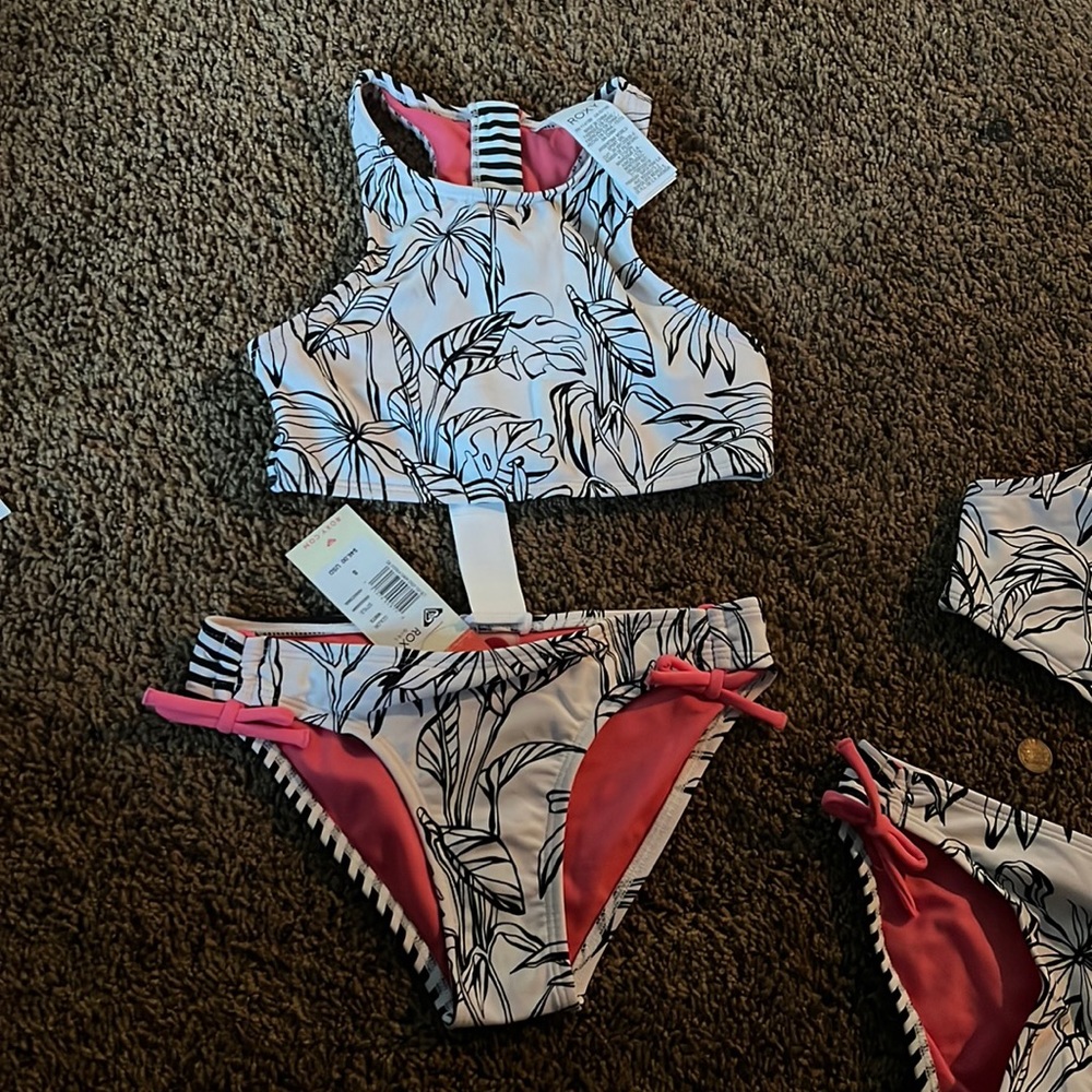 Girls size 8 roxy swimsuit